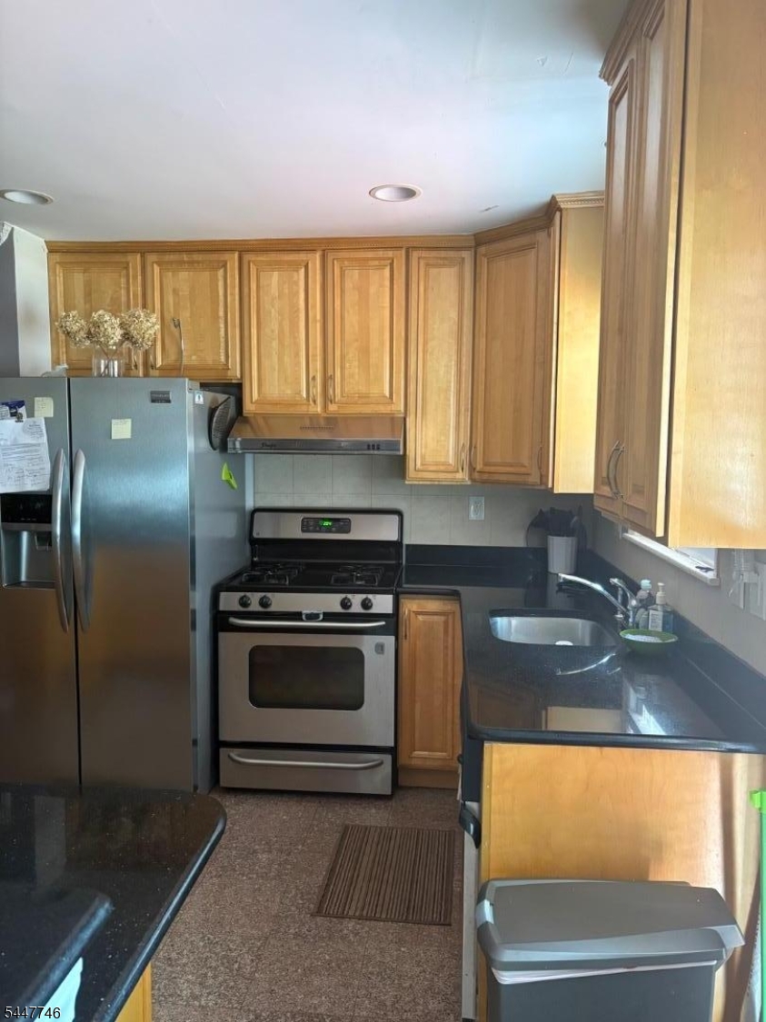 30 Harding Ave Property Photo 12