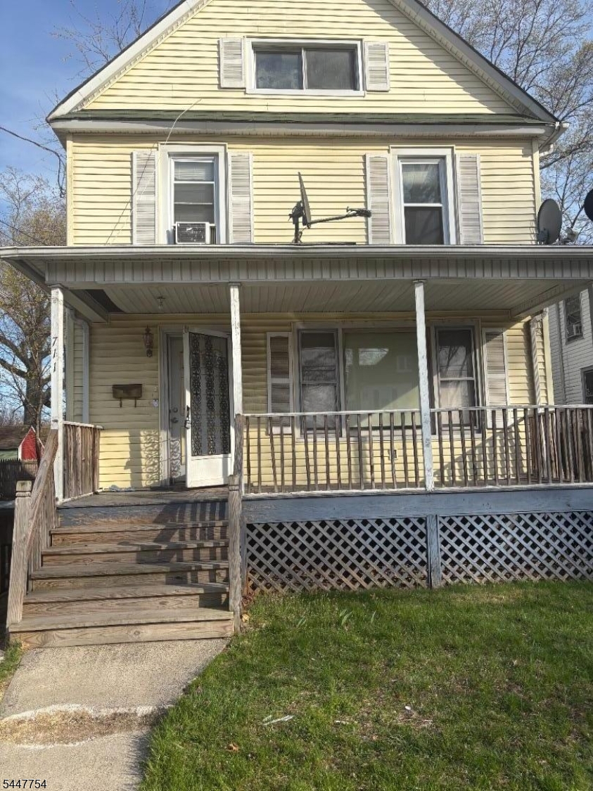 711 W 4th St Property Photo 1