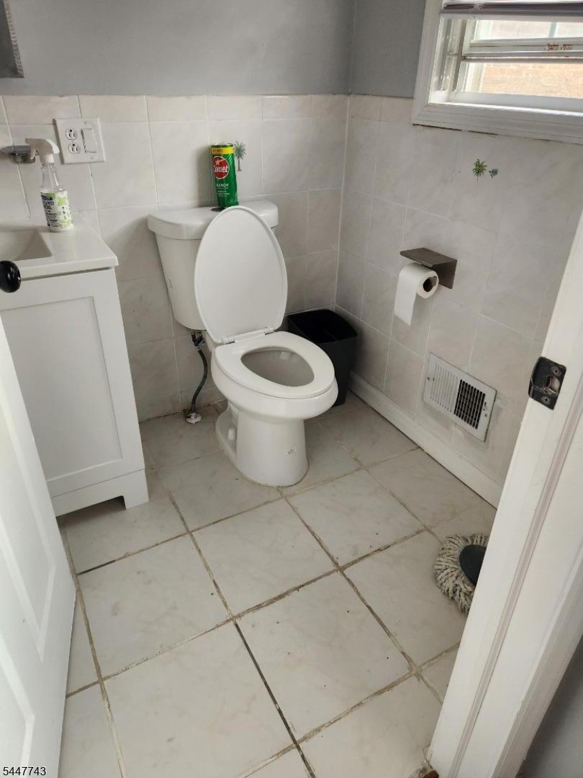 275 Garside St Property Photo 3