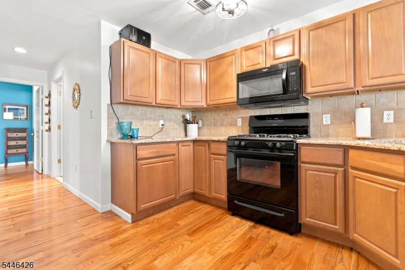 372 Nelson Ave Property Photo 10