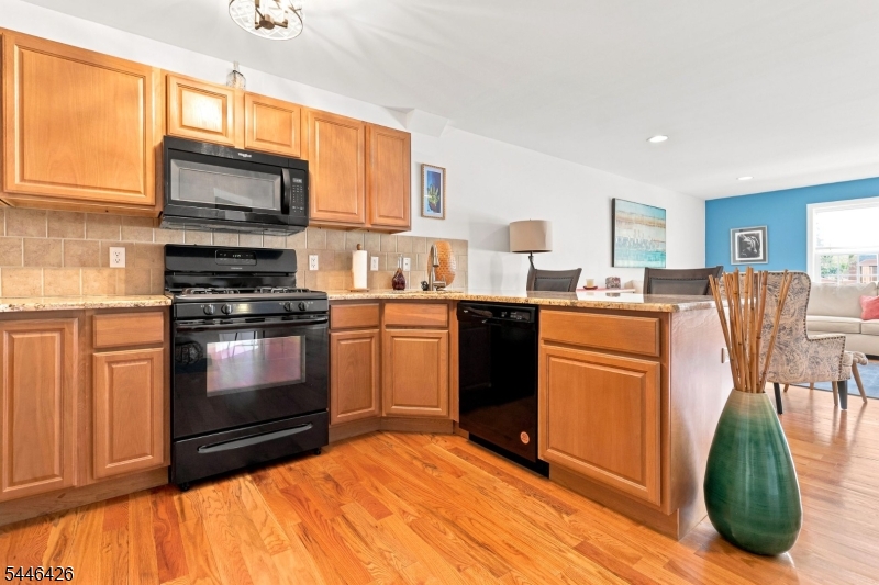 372 Nelson Ave Property Photo 11