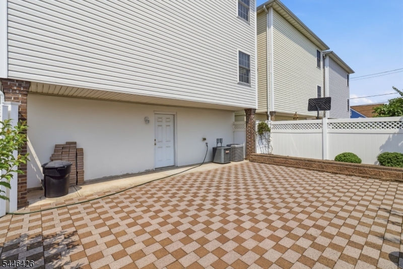372 Nelson Ave Property Photo 29