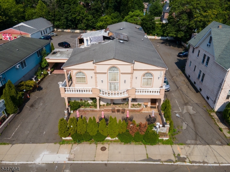 160 Lincoln Ave Property Photo 2
