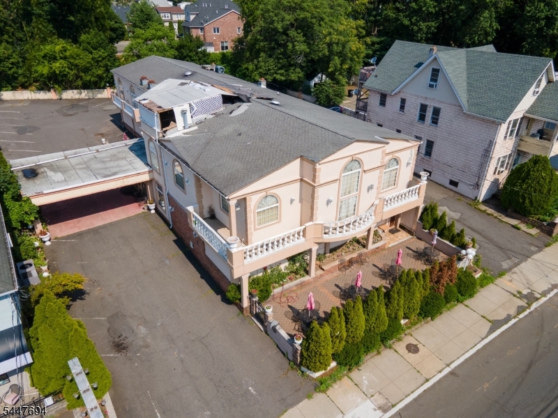 160 Lincoln Ave Property Photo 3