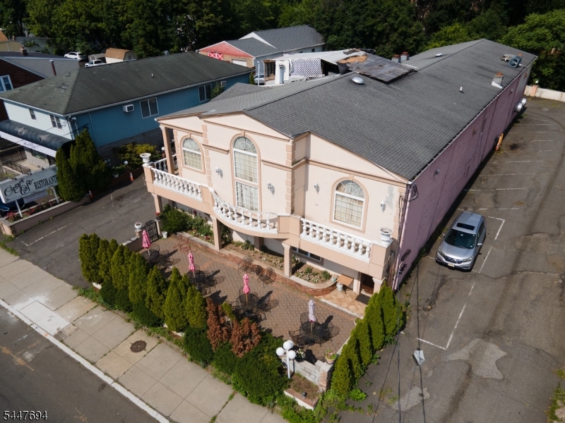 160 Lincoln Ave Property Photo 4