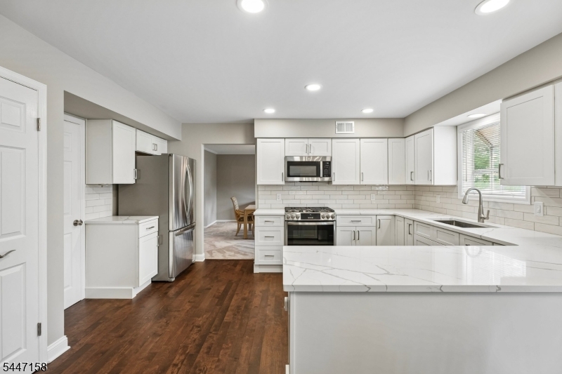 1 Witzling Ct Property Photo 5