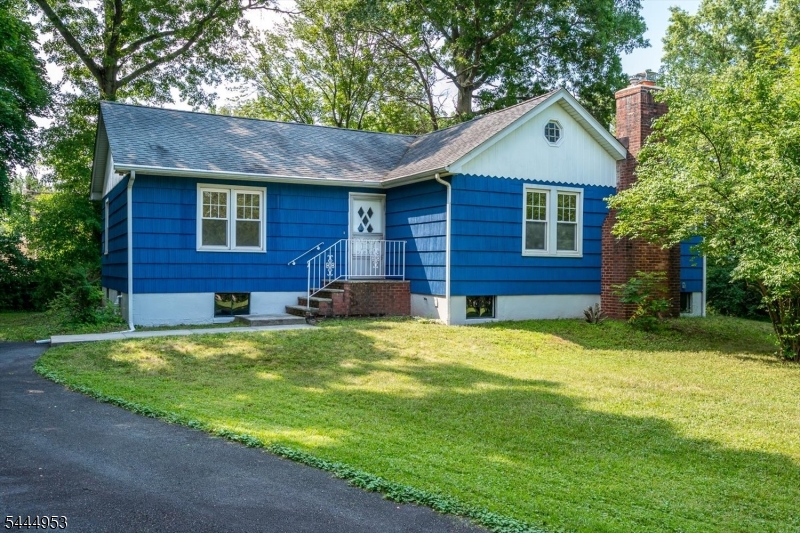 50 Forest Ave Property Photo 1