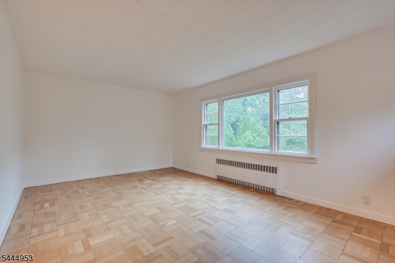 50 Forest Ave Property Photo 2