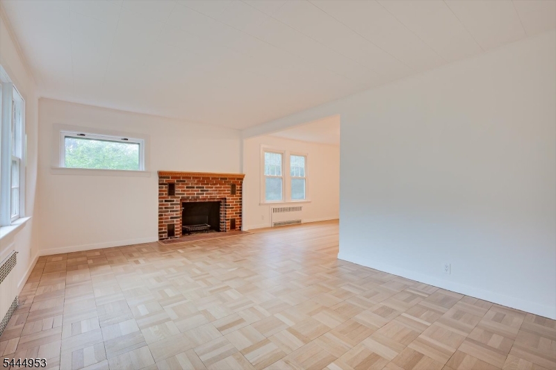 50 Forest Ave Property Photo 3