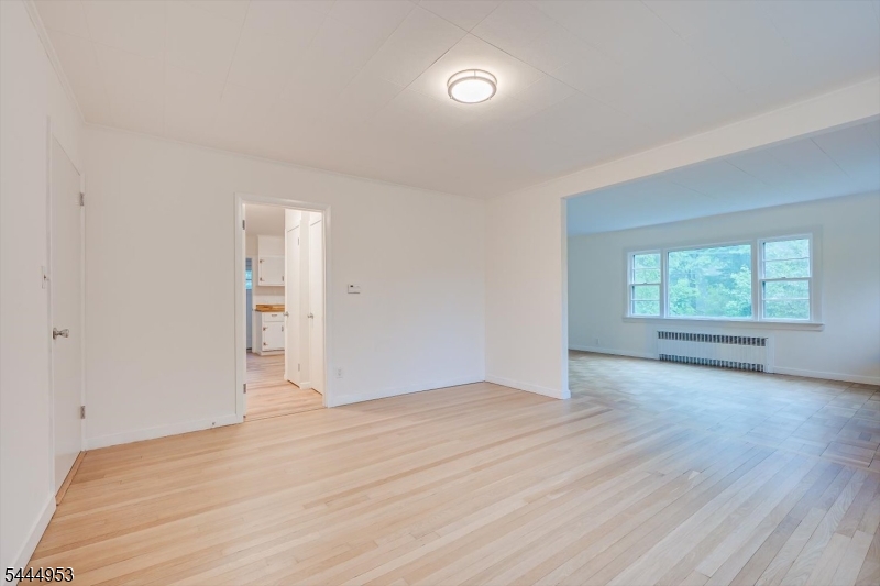 50 Forest Ave Property Photo 4