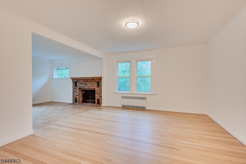 50 Forest Ave Property Photo 5
