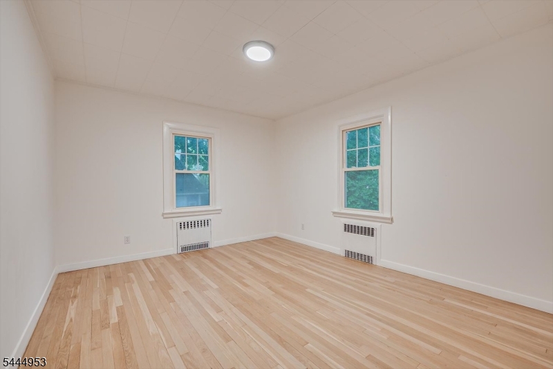 50 Forest Ave Property Photo 8