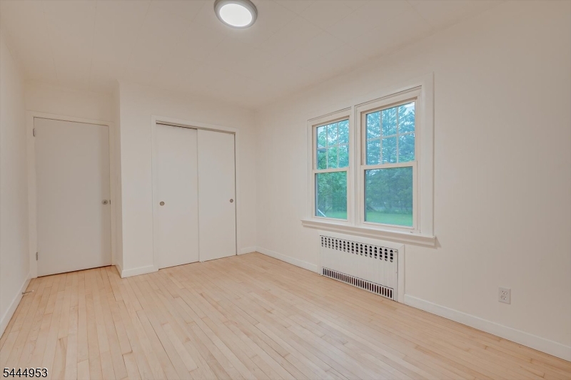 50 Forest Ave Property Photo 10