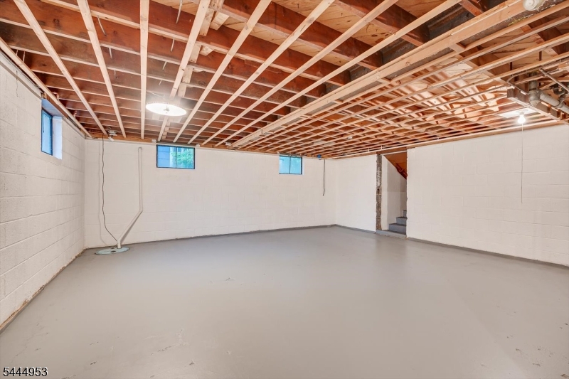 50 Forest Ave Property Photo 12