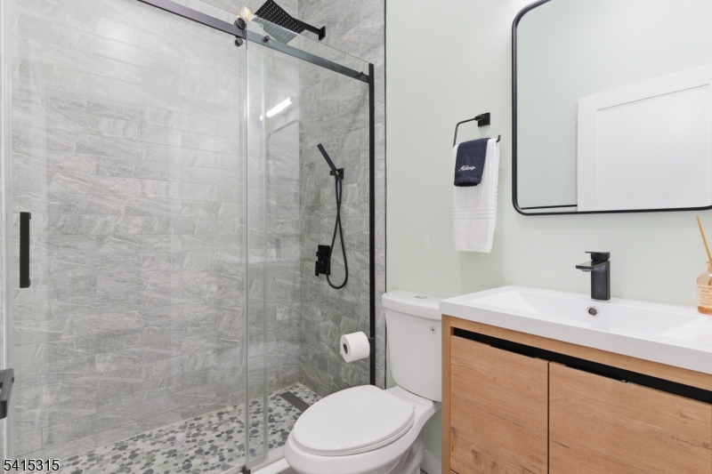 16 Eagle St Property Photo 13