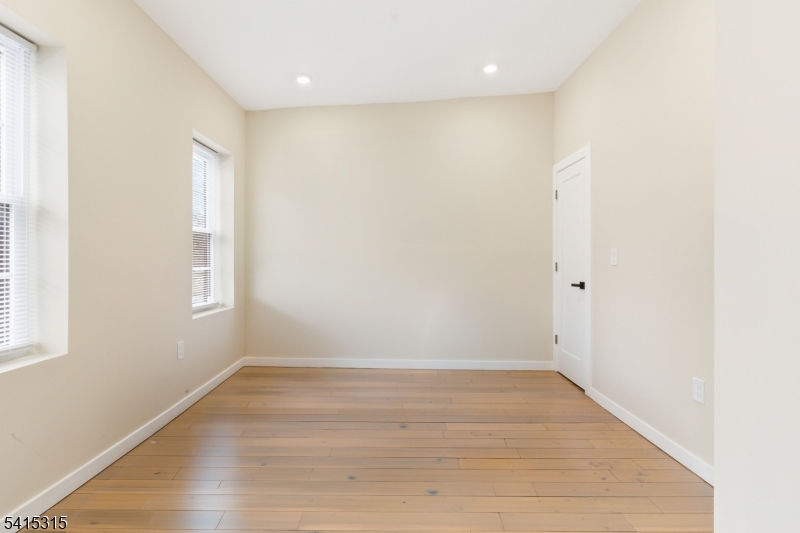 16 Eagle St Property Photo 14