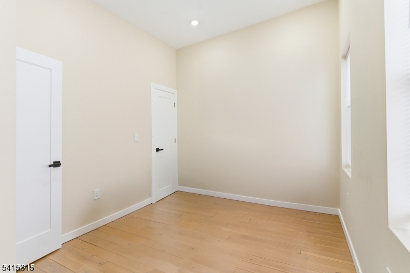 16 Eagle St Property Photo 16