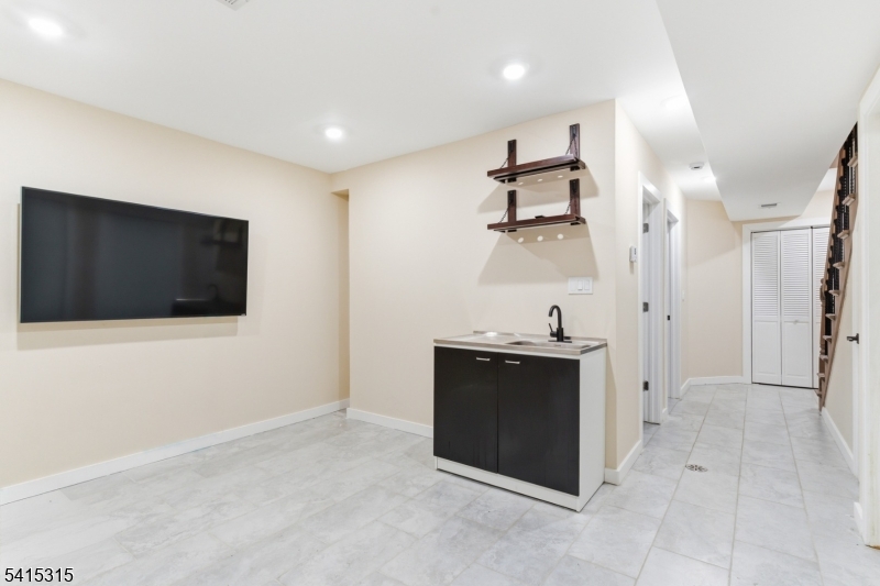 16 Eagle St Property Photo 24