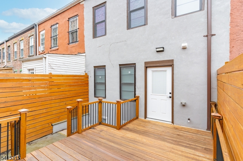 16 Eagle St Property Photo 29