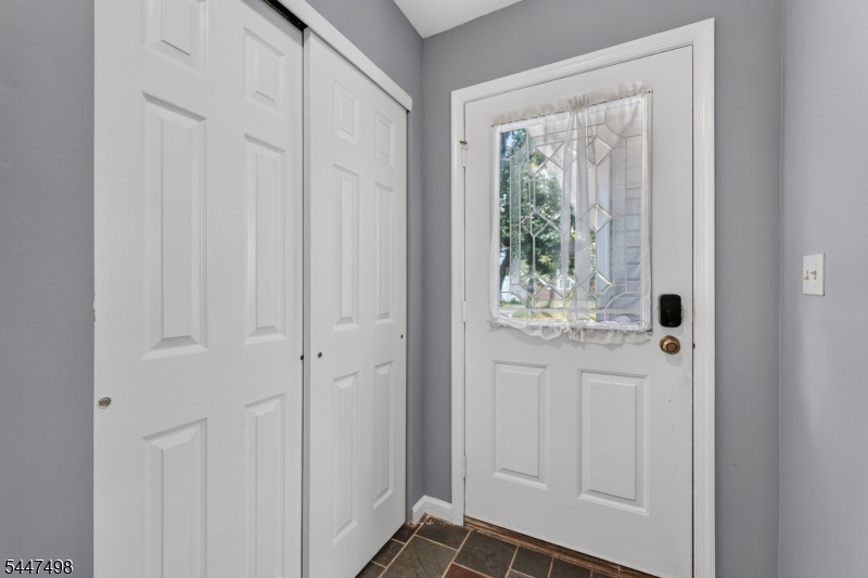 352 Cotswold Pl Property Photo 2