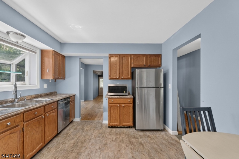 352 Cotswold Pl Property Photo 5