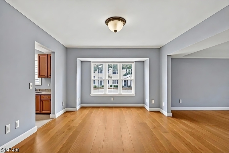 352 Cotswold Pl Property Photo 8