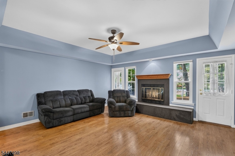 352 Cotswold Pl Property Photo 9