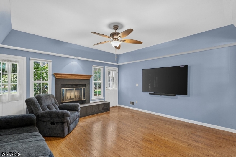 352 Cotswold Pl Property Photo 10
