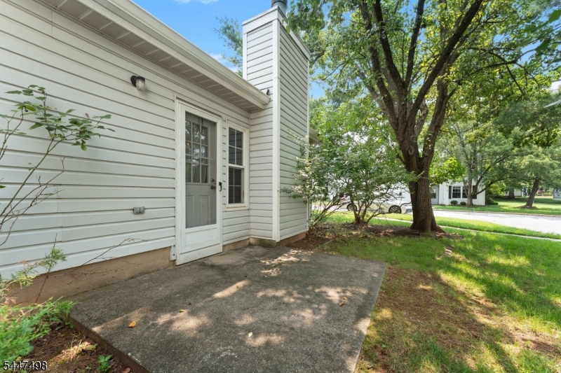 352 Cotswold Pl Property Photo 13