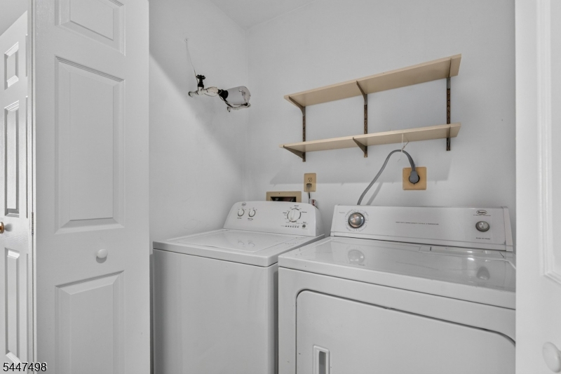 352 Cotswold Pl Property Photo 22