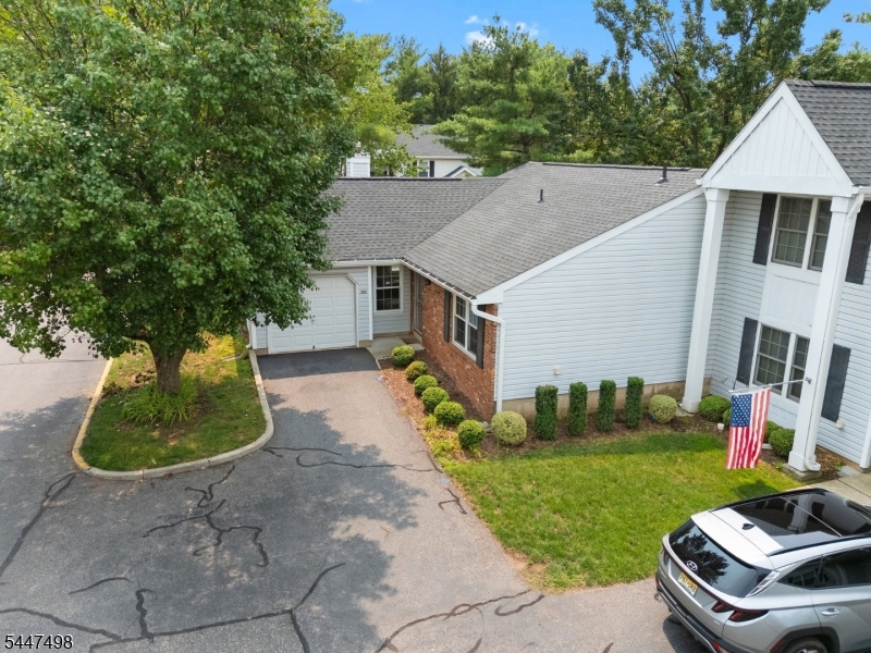 352 Cotswold Pl Property Photo 23
