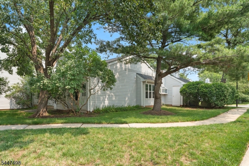 352 Cotswold Pl Property Photo 24