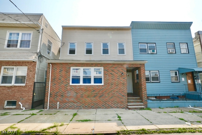 210 Sanford Ave Unit 2 2 Property Photo 1