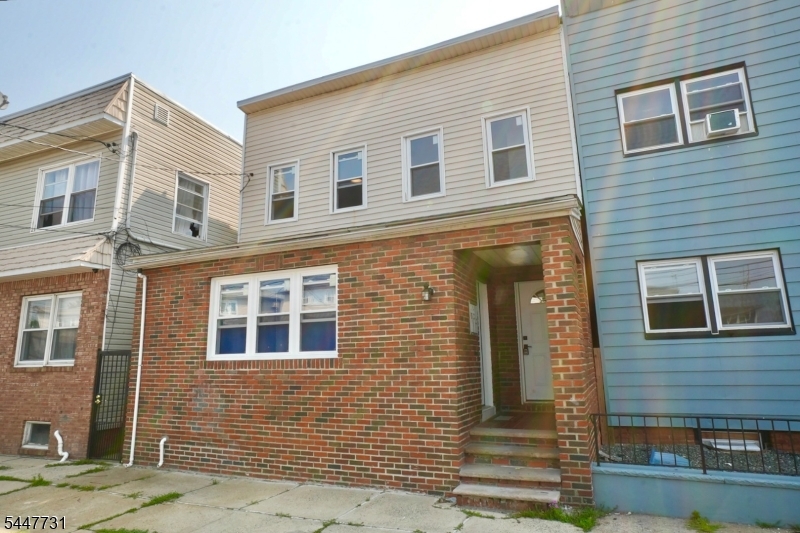 210 Sanford Ave Unit 2 2 Property Photo 2
