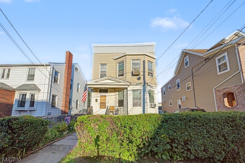 322 Hickory St Property Photo 1