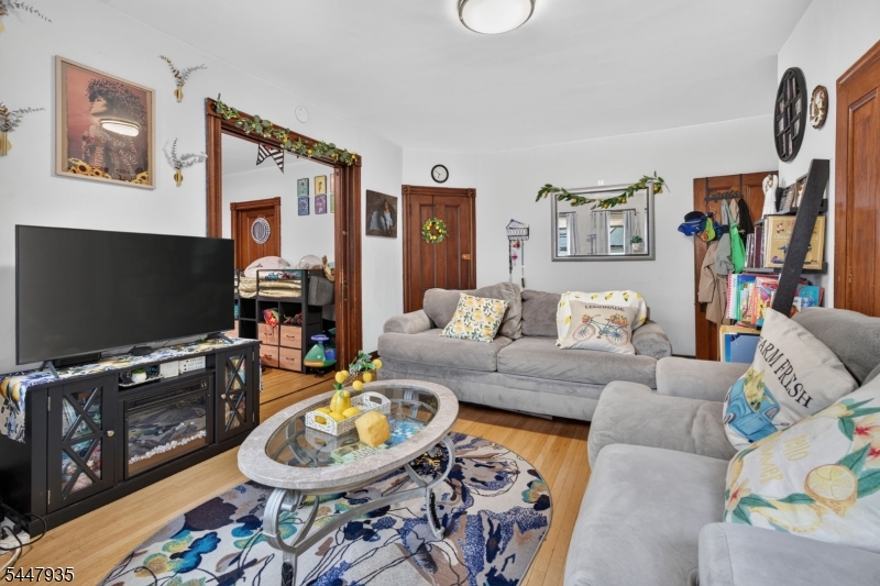81 Louis St Property Photo 7