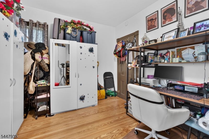 81 Louis St Property Photo 10