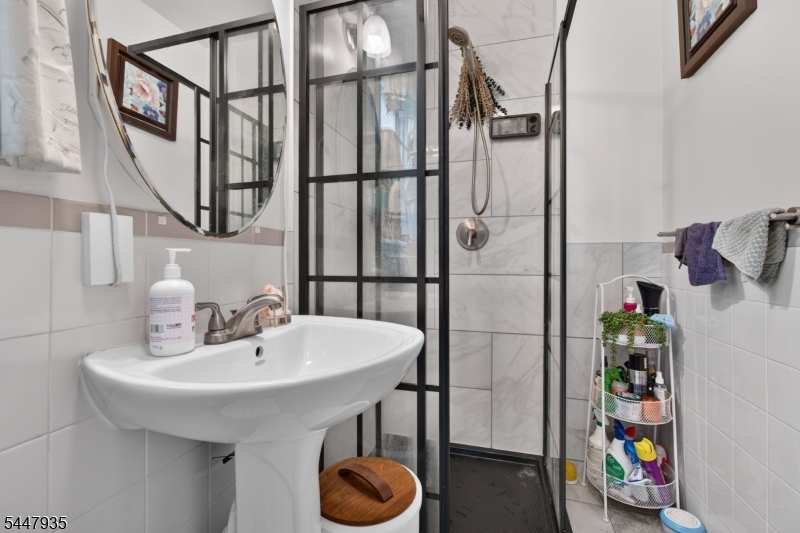81 Louis St Property Photo 12