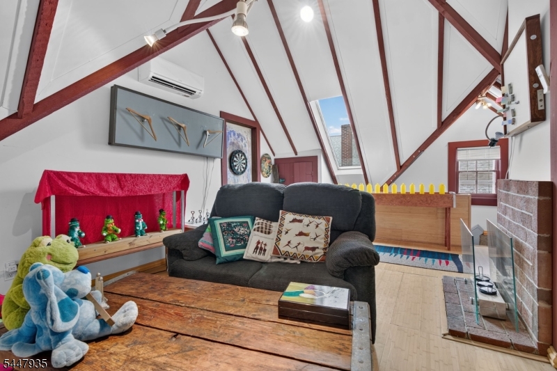 81 Louis St Property Photo 27