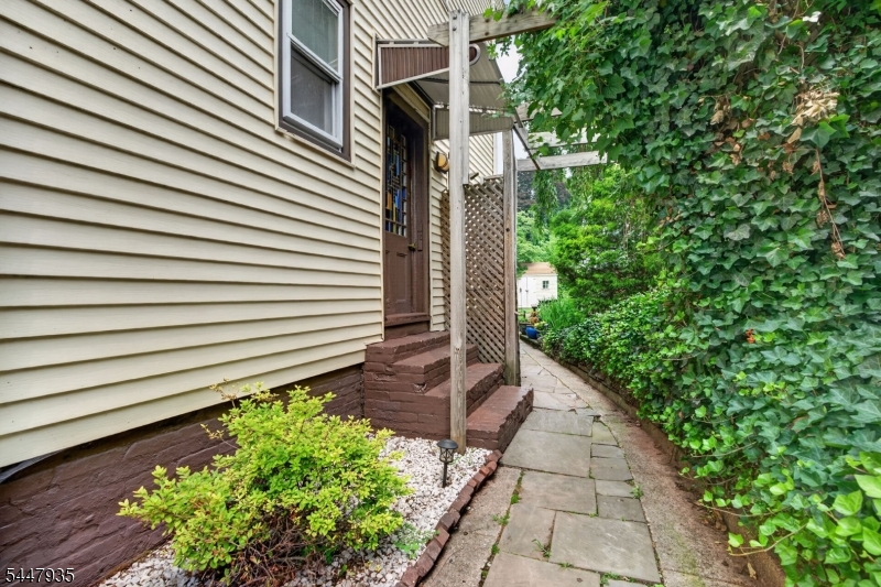 81 Louis St Property Photo 32