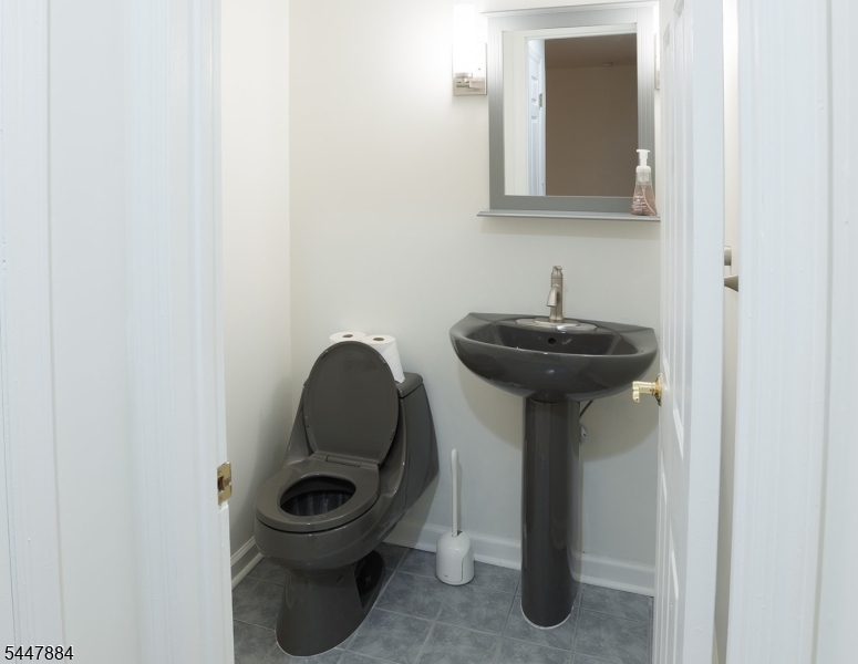 89 Continental Rd Property Photo 12