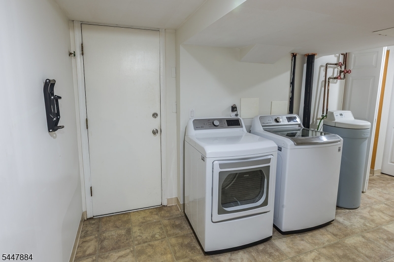 89 Continental Rd Property Photo 26