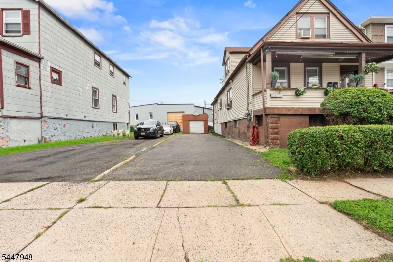 1522 Bower St Property Photo 2