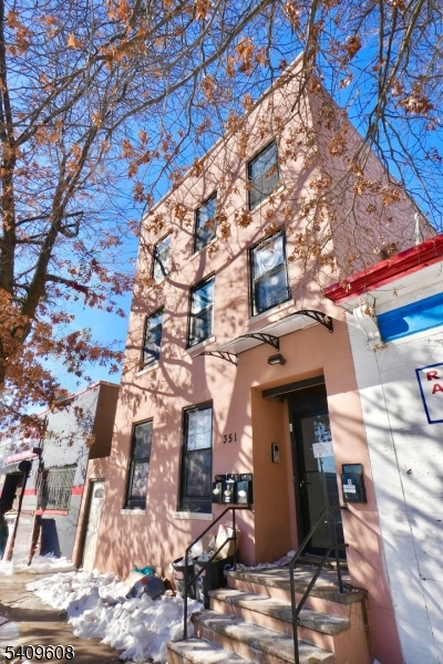 351 Mulberry St Property Photo 2