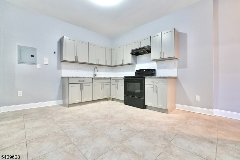 351 Mulberry St Property Photo 3