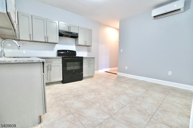 351 Mulberry St Property Photo 4