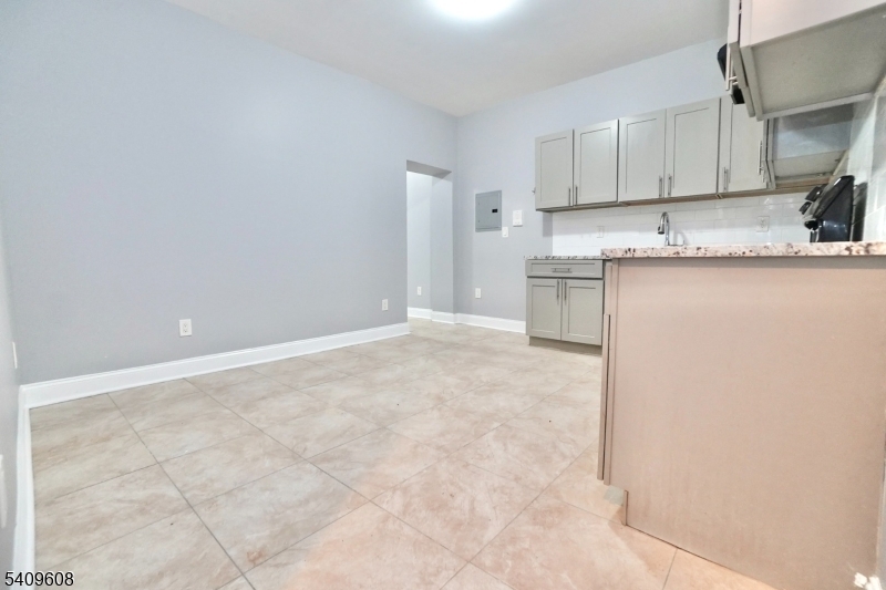 351 Mulberry St Property Photo 5