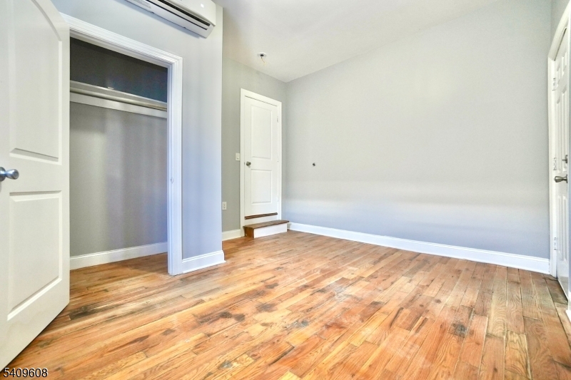 351 Mulberry St Property Photo 6