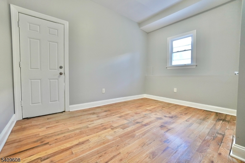 351 Mulberry St Property Photo 8