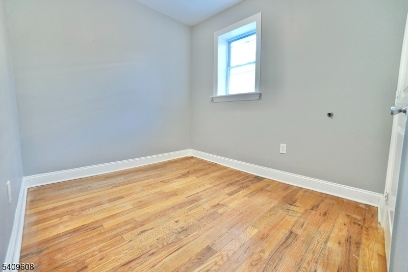 351 Mulberry St Property Photo 9
